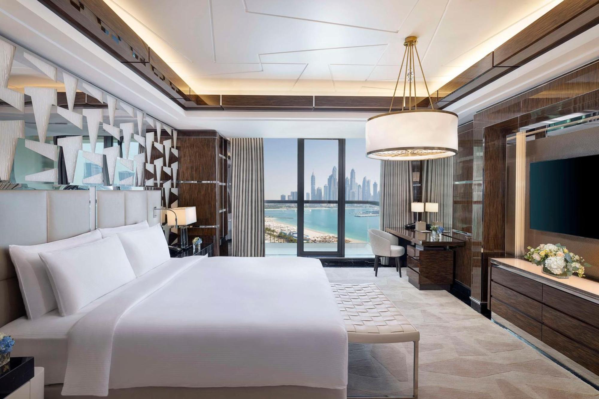 Hilton Dubai Palm Jumeirah Hotel Exterior foto A bedroom at the St Regis Abu Dhabi