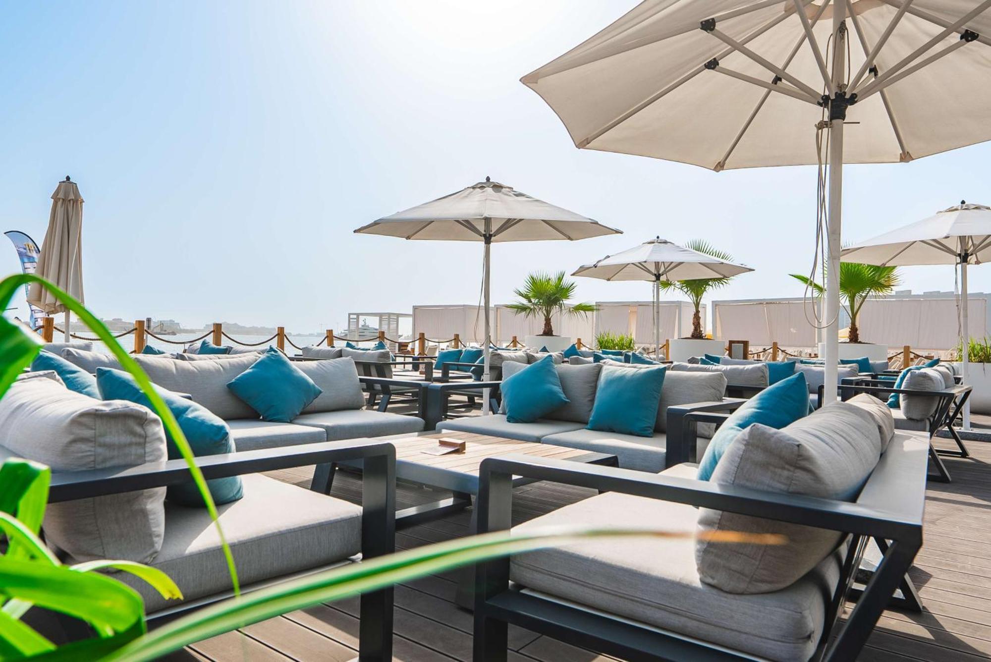 Hilton Dubai Palm Jumeirah Hotel Exterior foto The Deck